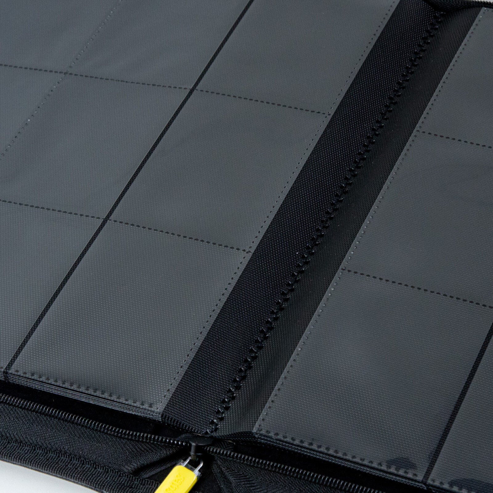 Accessoires TCG – Binder Zip 360 cartes – Sanseking - Quest Corner