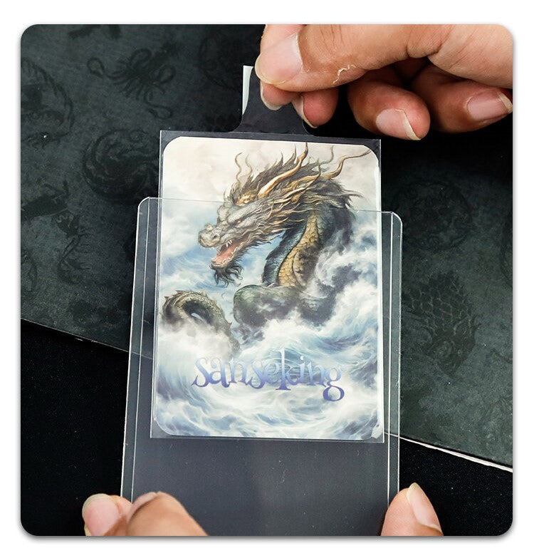 Accessoires TCG – Sleeve à languette x50 – Sanseking – 65×90mm – Transparent - Quest Corner